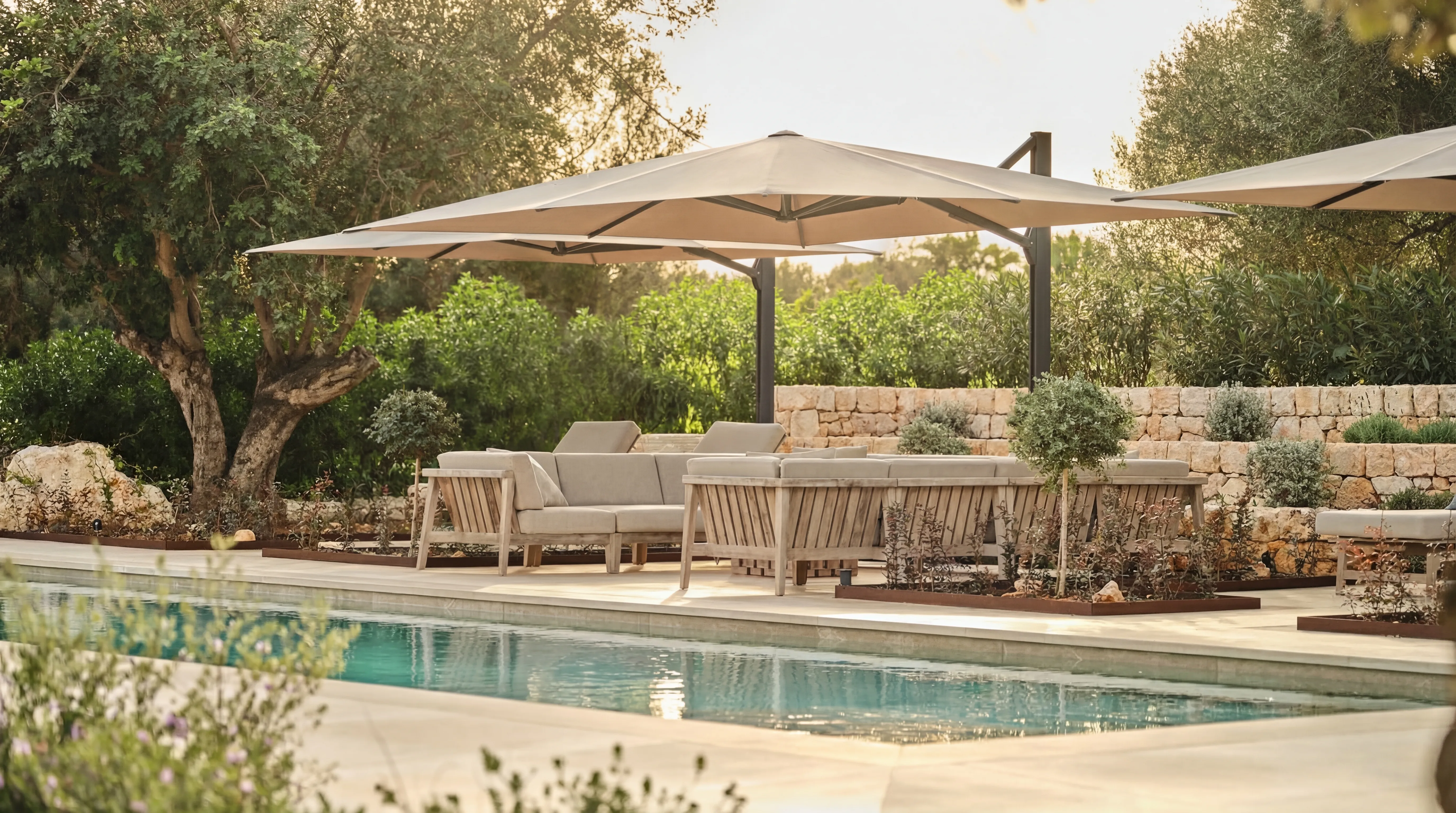 Nachher: Terrasse mit Sonnenschirm