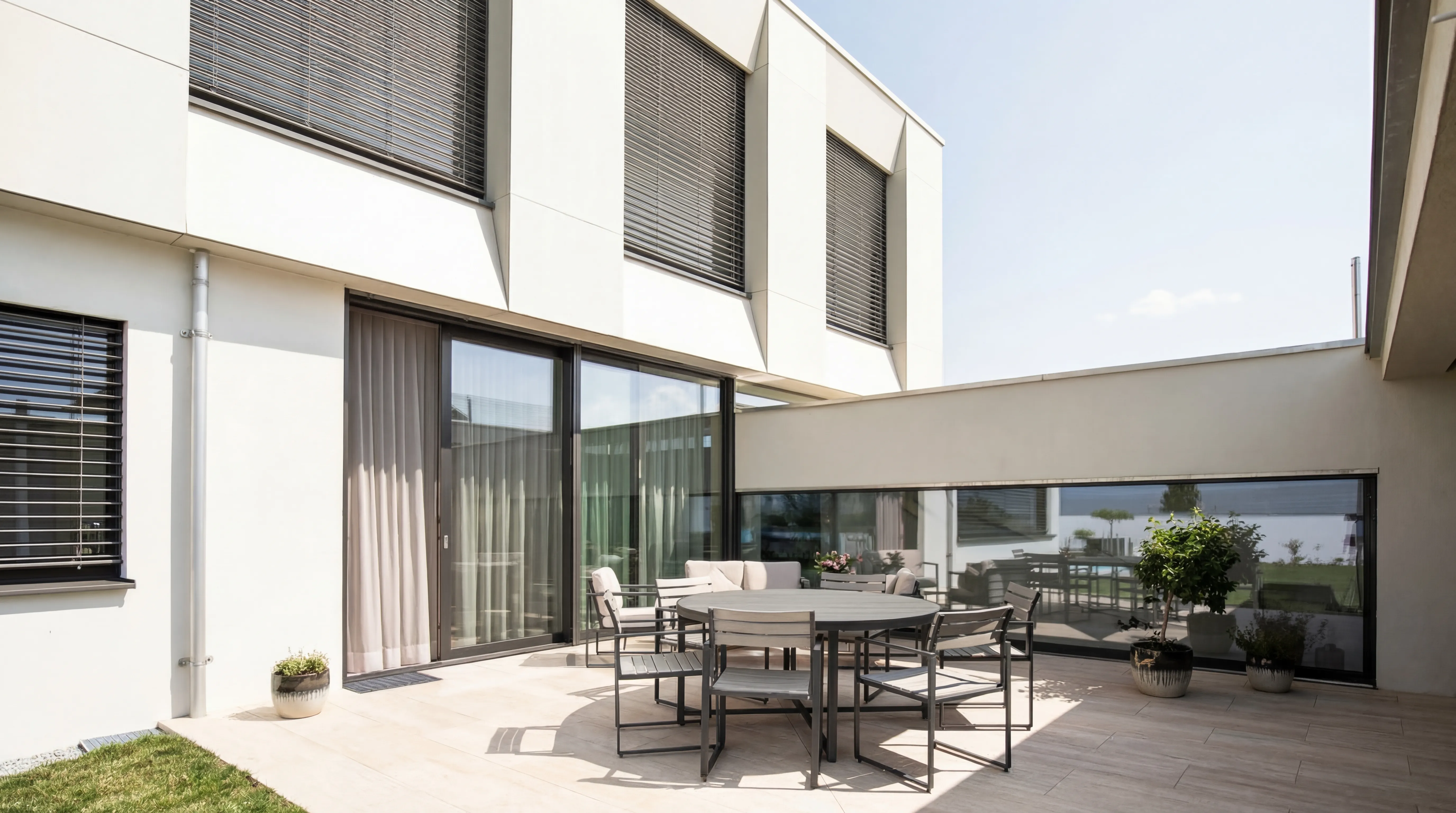 Vorher: Terrasse ohne Sonnensegel